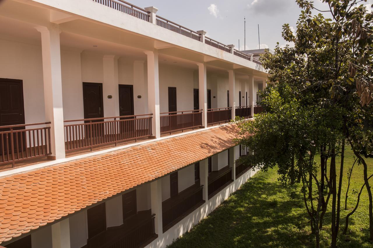 Samrith Hotel Kâmpóng Thum Bagian luar foto