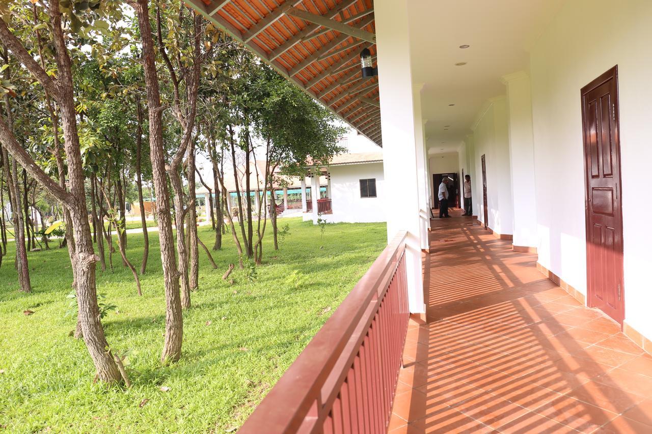 Samrith Hotel Kâmpóng Thum Bagian luar foto